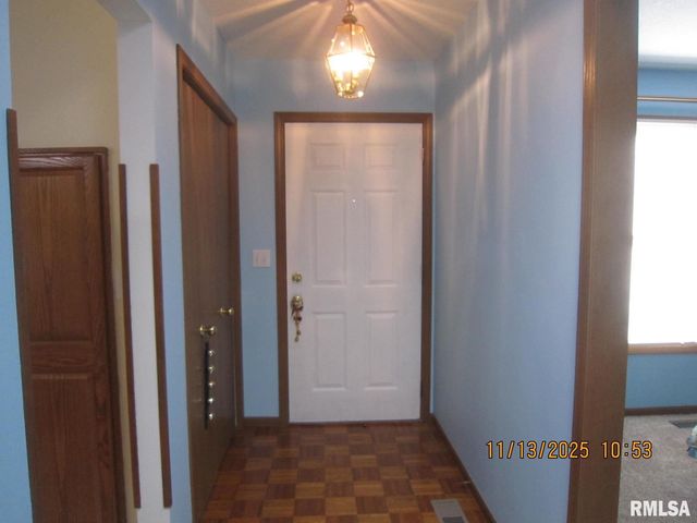 2608 38TH Street, Moline, IL 61265