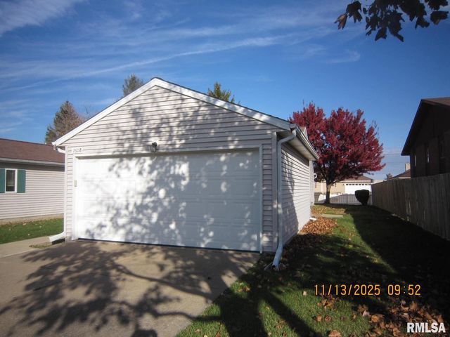 2608 38TH Street, Moline, IL 61265