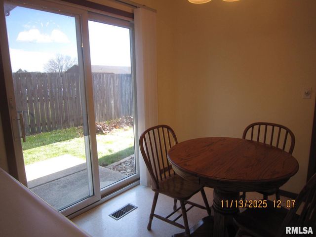 2608 38TH Street, Moline, IL 61265