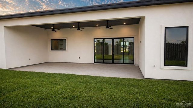 2106 E Clearwater Street, Edinburg, TX 78542