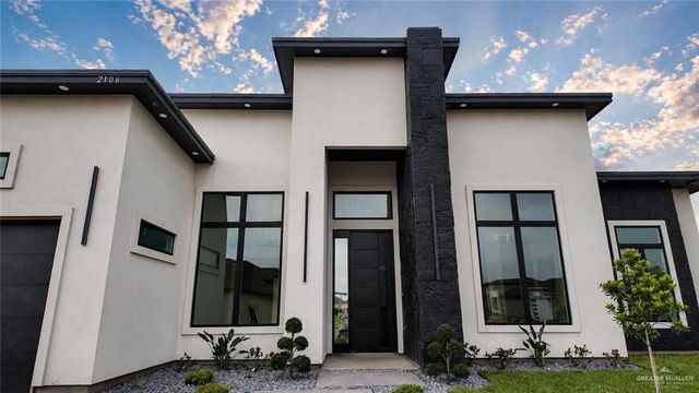 2106 E Clearwater Street, Edinburg, TX 78542