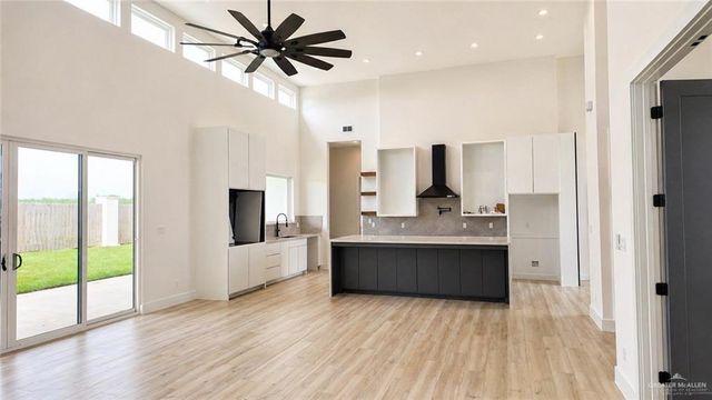 2106 E Clearwater Street, Edinburg, TX 78542
