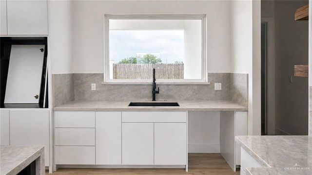 2106 E Clearwater Street, Edinburg, TX 78542