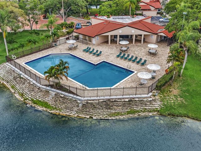 9001 W Sunrise Boulevard, Plantation, FL 33322