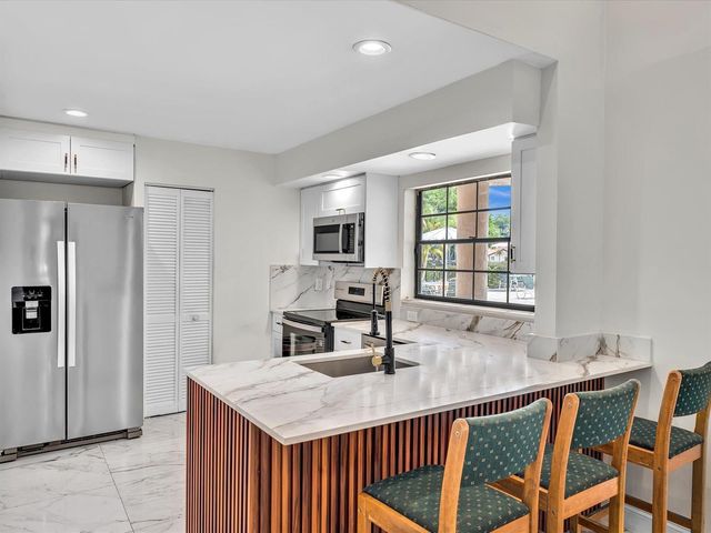 9001 W Sunrise Boulevard, Plantation, FL 33322