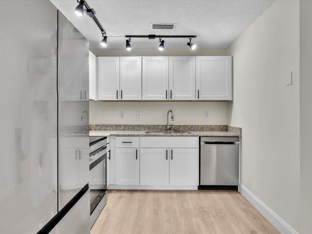 9001 W Sunrise Boulevard, Plantation, FL 33322