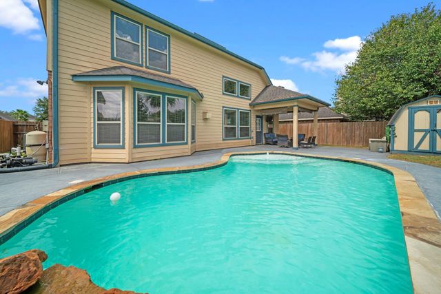 2413 Quiet Arbor Lane, Pearland, TX 77581