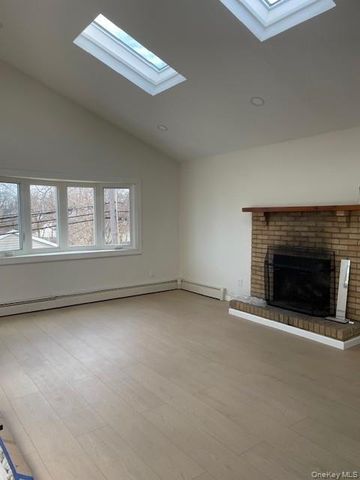 8 Deans Lane, Bayville, NY 11709