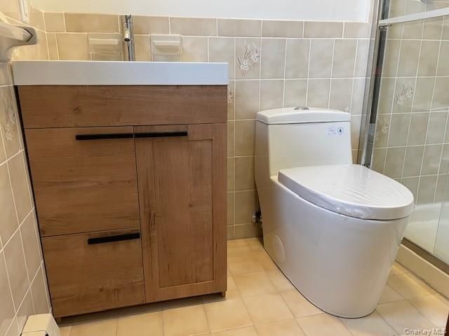 8 Deans Lane, Bayville, NY 11709