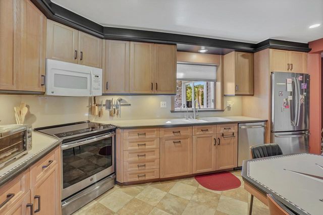 1205 Blue Dahlia ROAD, Oconomowoc, WI 53066