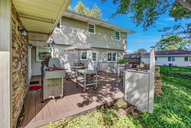 1205 Blue Dahlia ROAD, Oconomowoc, WI 53066