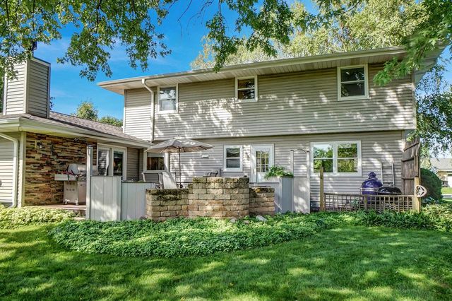1205 Blue Dahlia ROAD, Oconomowoc, WI 53066