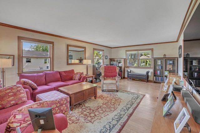 1205 Blue Dahlia ROAD, Oconomowoc, WI 53066