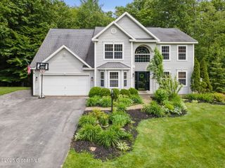 10 Overlook Drive, Wilton, NY 12831