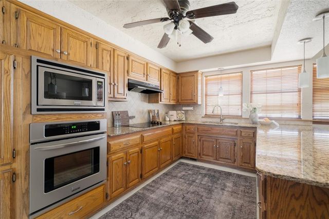 409 Albany Drive, Edmond, OK 73003