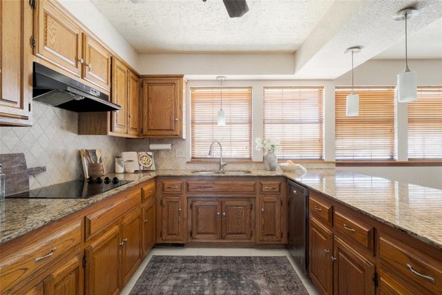 409 Albany Drive, Edmond, OK 73003