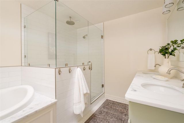 409 Albany Drive, Edmond, OK 73003