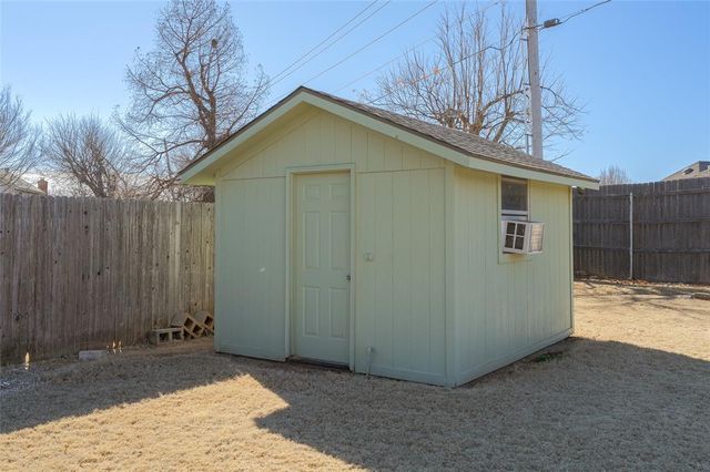 409 Albany Drive, Edmond, OK 73003