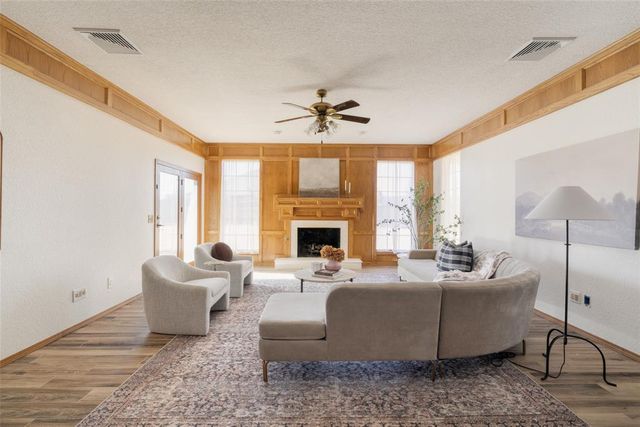 409 Albany Drive, Edmond, OK 73003