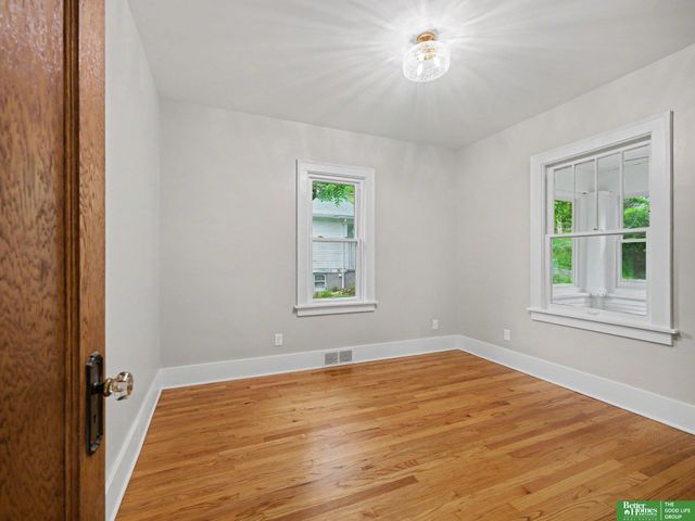 3220 S 3 Street, Omaha, NE 68108