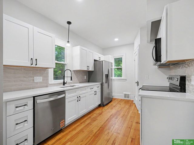 3220 S 3 Street, Omaha, NE 68108