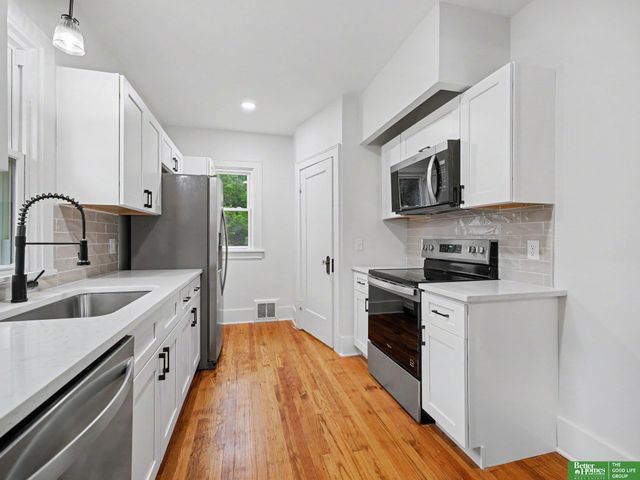 3220 S 3 Street, Omaha, NE 68108