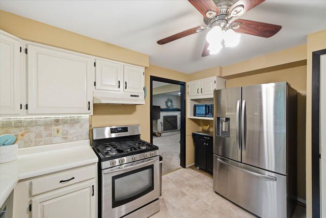 W1479 Meadow View COURT, Oostburg, WI 53070