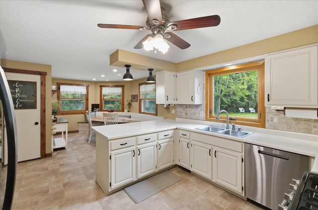 W1479 Meadow View COURT, Oostburg, WI 53070