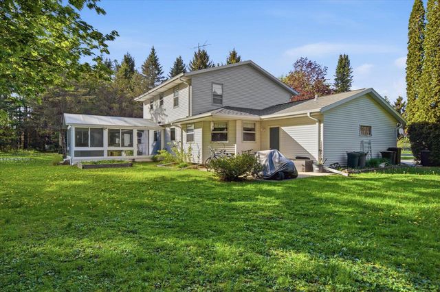 W1479 Meadow View COURT, Oostburg, WI 53070