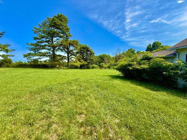 560 State Line Rd, Loretto, TN 38469