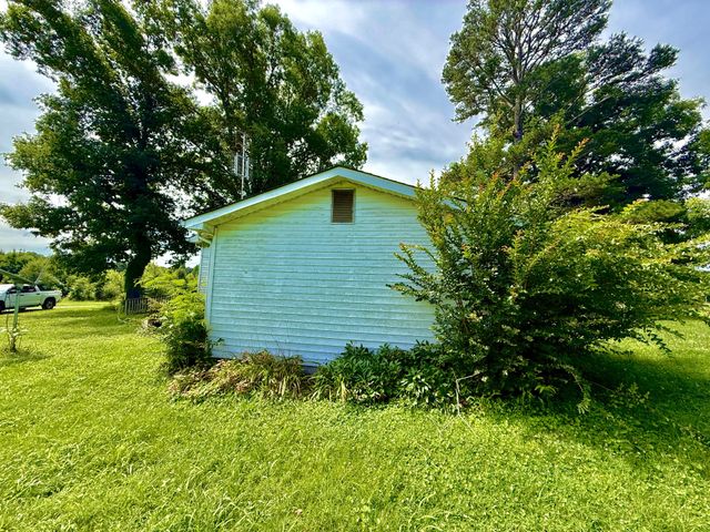 560 State Line Rd, Loretto, TN 38469