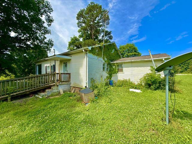 560 State Line Rd, Loretto, TN 38469