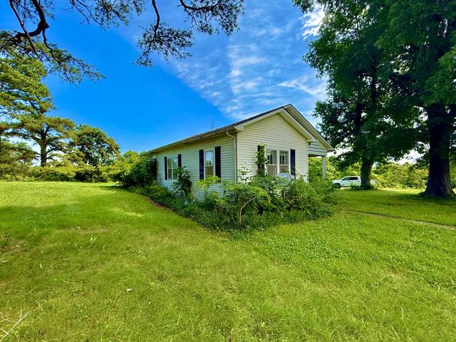 560 State Line Rd, Loretto, TN 38469