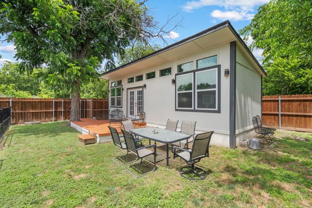 4136 - B Lisbon Street, Fort Worth, TX 76107