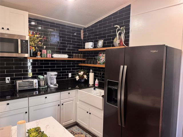 4136 - B Lisbon Street, Fort Worth, TX 76107
