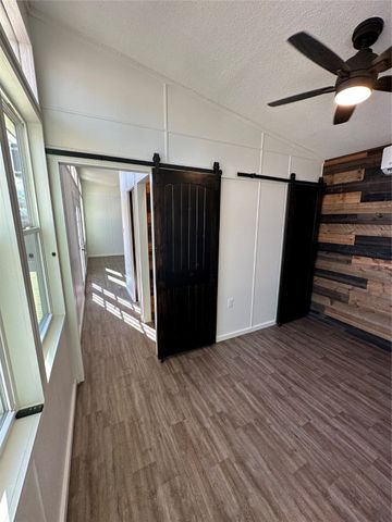 4136 - B Lisbon Street, Fort Worth, TX 76107