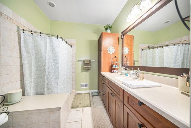 132 Remington Drive, Spring Arbor, MI 49283