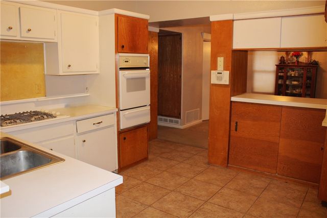 740 Santa Clara Dr, Kingsville, TX 78363