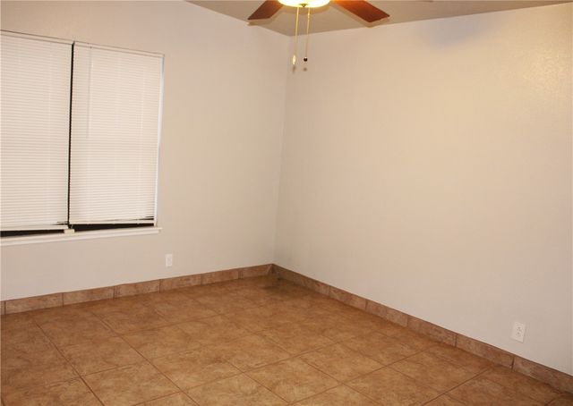 740 Santa Clara Dr, Kingsville, TX 78363