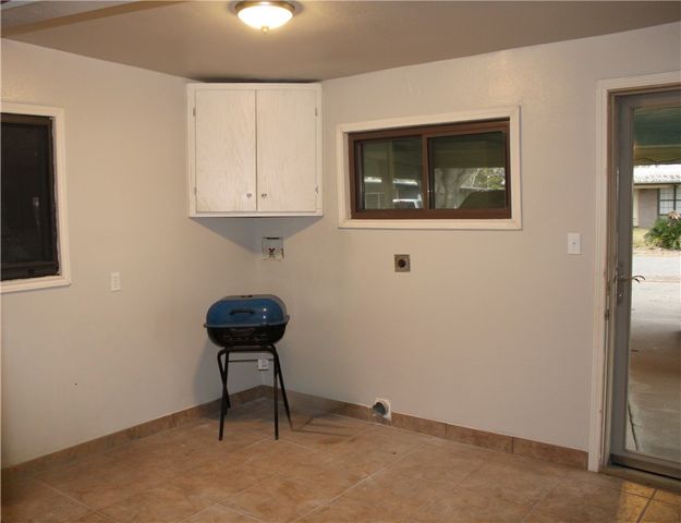 740 Santa Clara Dr, Kingsville, TX 78363