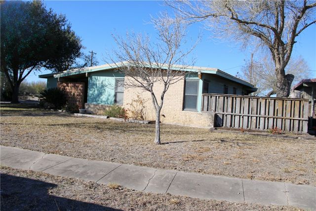 740 Santa Clara Dr, Kingsville, TX 78363