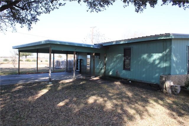 740 Santa Clara Dr, Kingsville, TX 78363