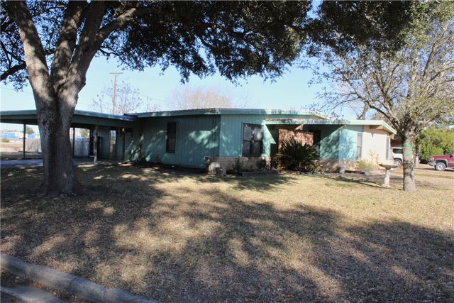740 Santa Clara Dr, Kingsville, TX 78363