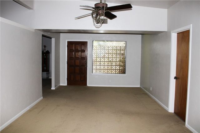 740 Santa Clara Dr, Kingsville, TX 78363