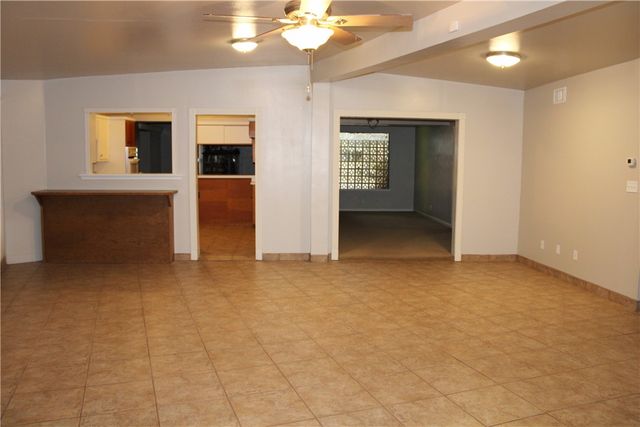 740 Santa Clara Dr, Kingsville, TX 78363