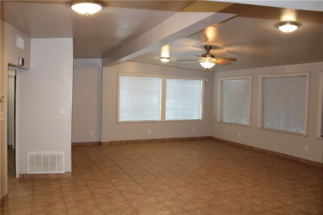 740 Santa Clara Dr, Kingsville, TX 78363