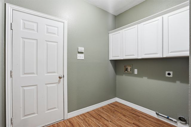 2221 Templeton Drive, Arlington, TX 76006