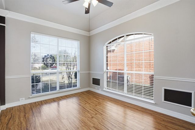 2221 Templeton Drive, Arlington, TX 76006