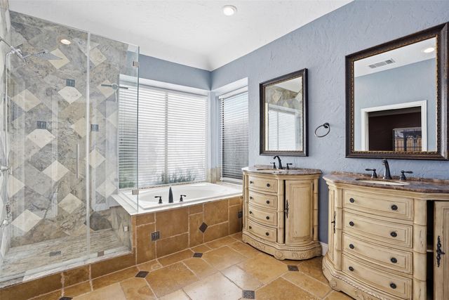 2221 Templeton Drive, Arlington, TX 76006