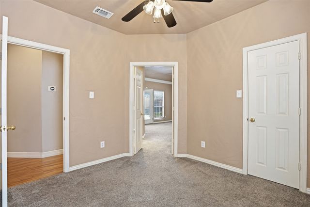 2221 Templeton Drive, Arlington, TX 76006